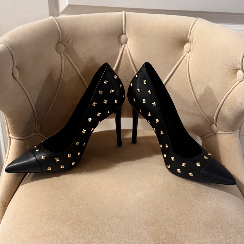 BRAND NEW Michael Kors Keke Black Pointed Leather Stiletto Pumps with Gold Studs - Picture 3 of 6